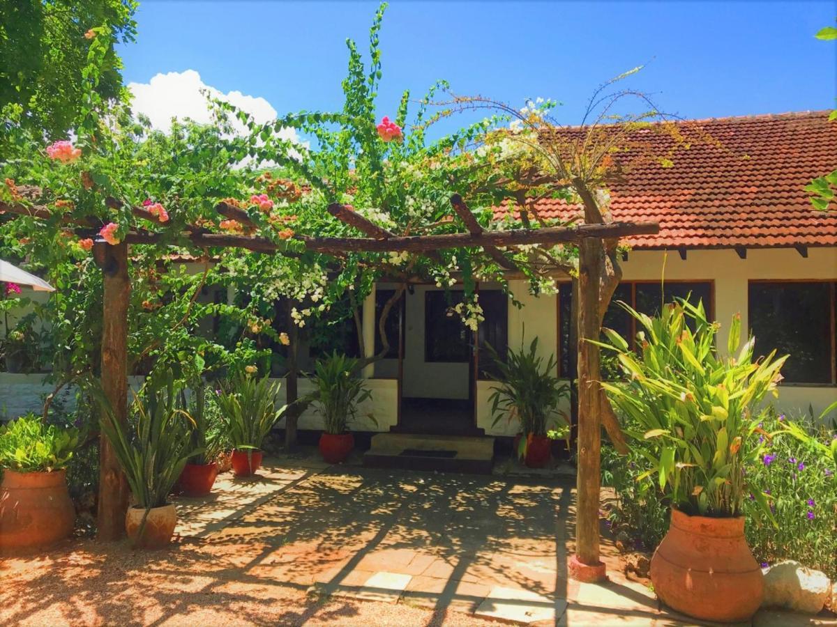 Mediterraneo Boutique Hotel Dar es Salaam Exterior photo